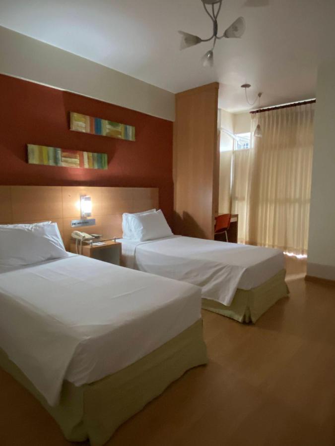 Liber Hotel Nova Serrana - Conforto Na Rota Da Br-262 Екстер'єр фото